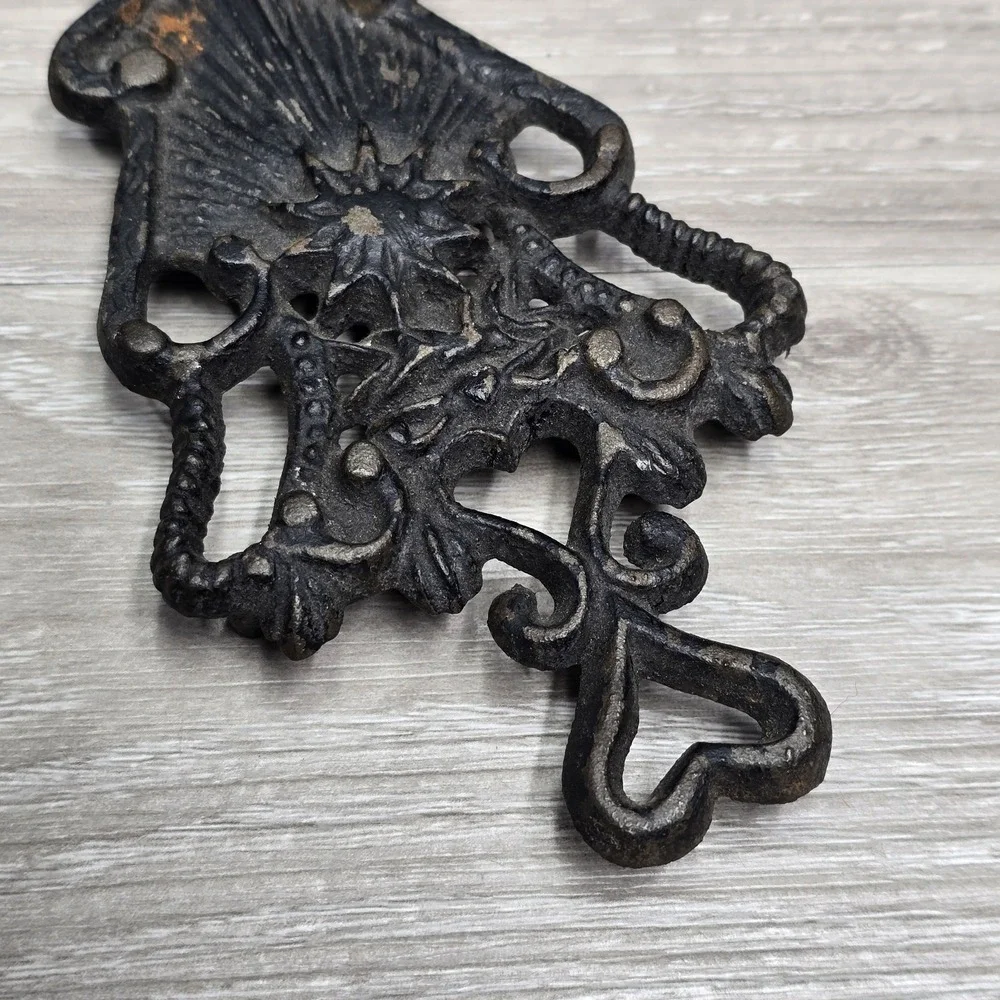 Vintage Wilton Cast Iron Trivet - Hearts & Hooks